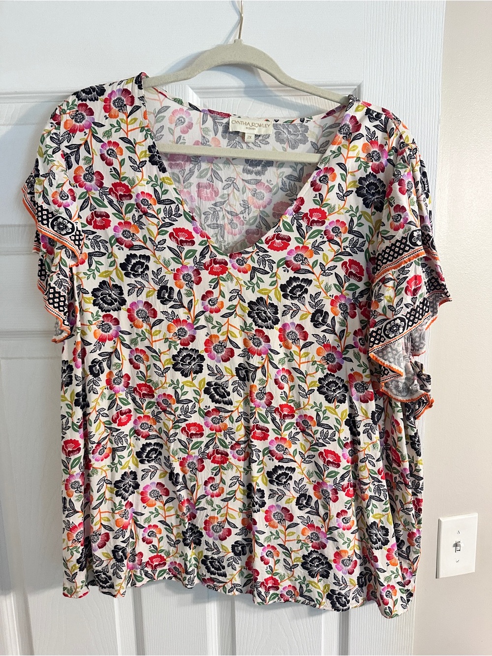 Cynthia Rowley White Floral V-Neck Ruffle Sleeve Blouse